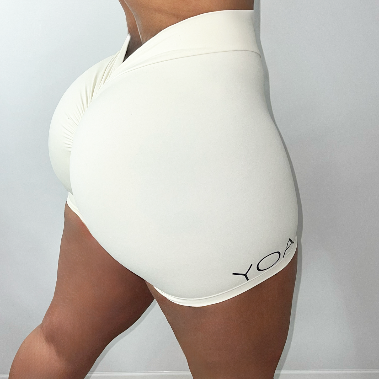 V-Sculpt Cream Scrunch Shorts