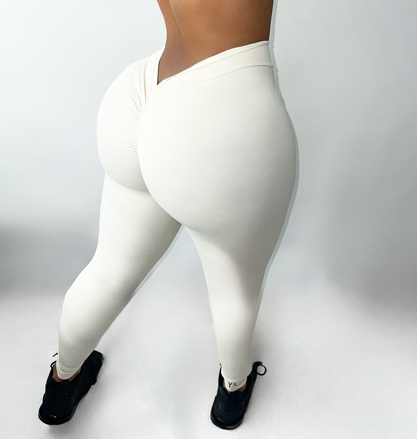 V-Sculpt Scrunch Cream Legging